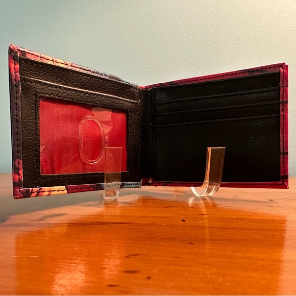 Superman Bi-Fold Wallet - Official DC Comics - Picture 4 of 9